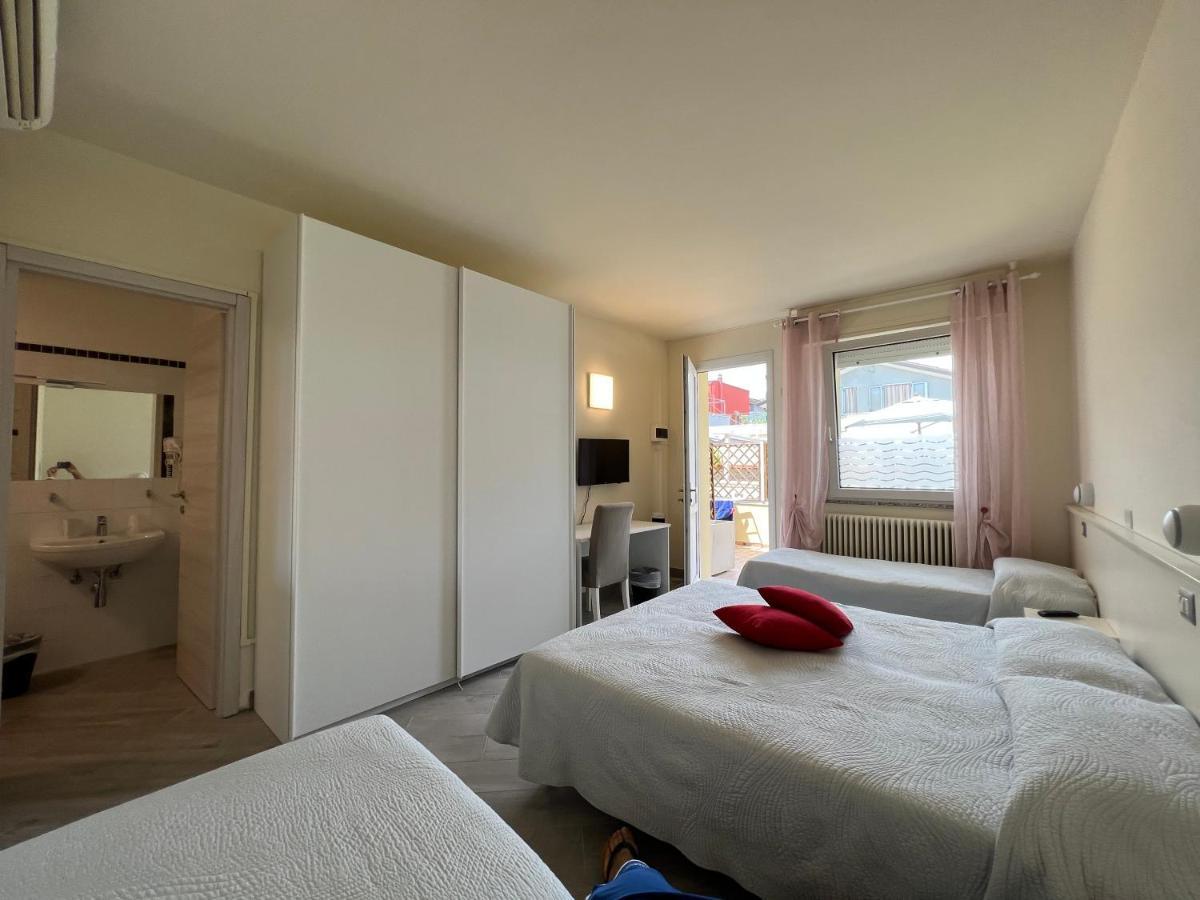 Hotel Locanda Rosy Cattolica Exterior photo