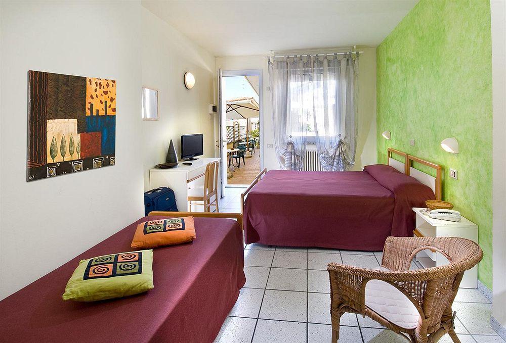 Hotel Locanda Rosy Cattolica Exterior photo