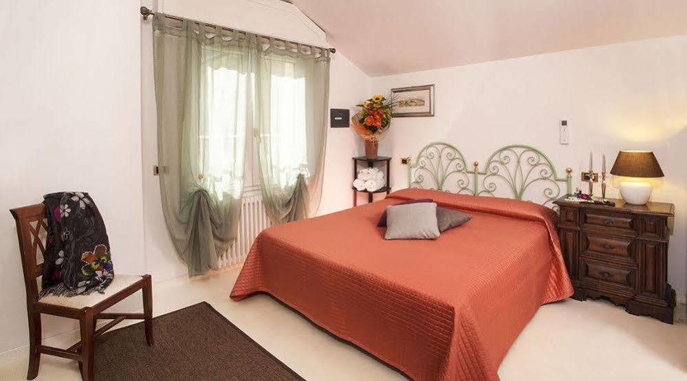 Hotel Locanda Rosy Cattolica Exterior photo